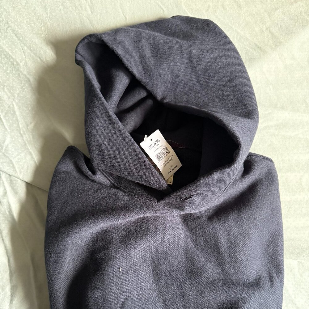 TODD SNYDER x CHAMPION HEAVYWEIGHT POPOVER HOODIE in NAVY MEDIUM $138